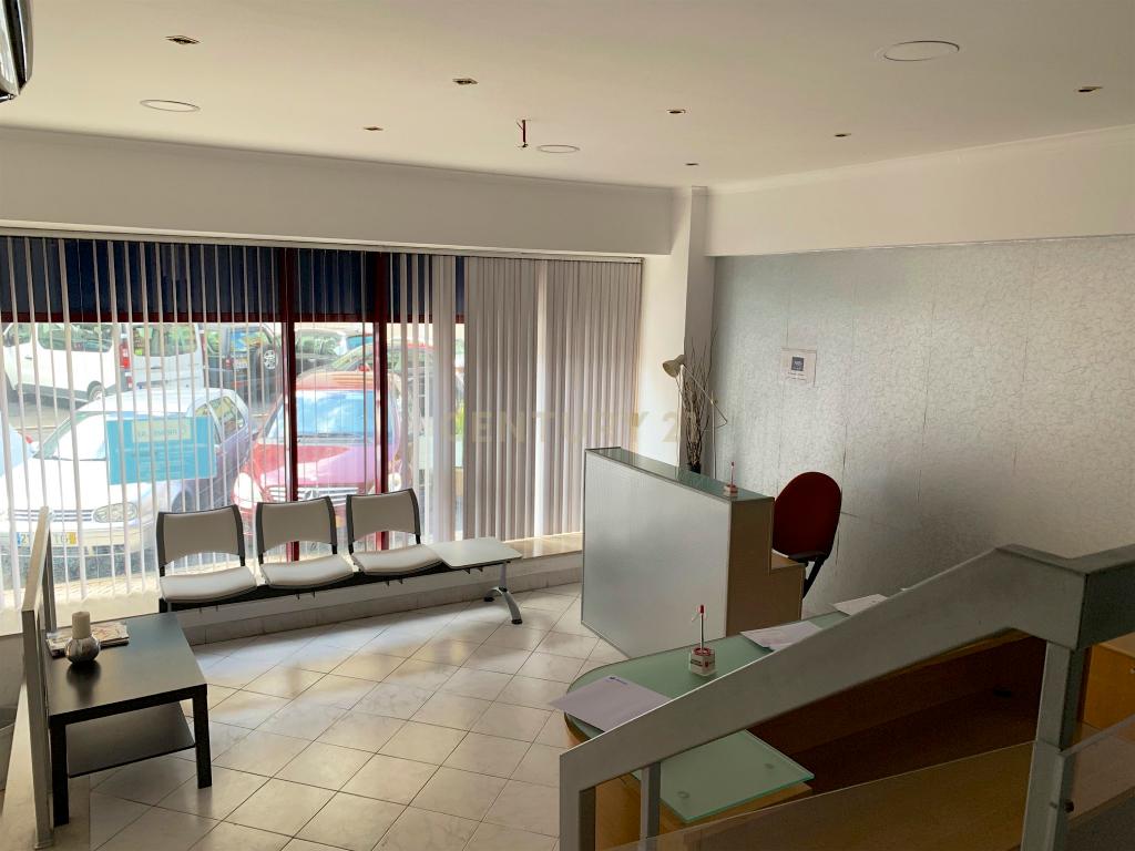 Loja Espaçosa no Lumiar, Lisboa - 190m² por 1990€ - Image 9