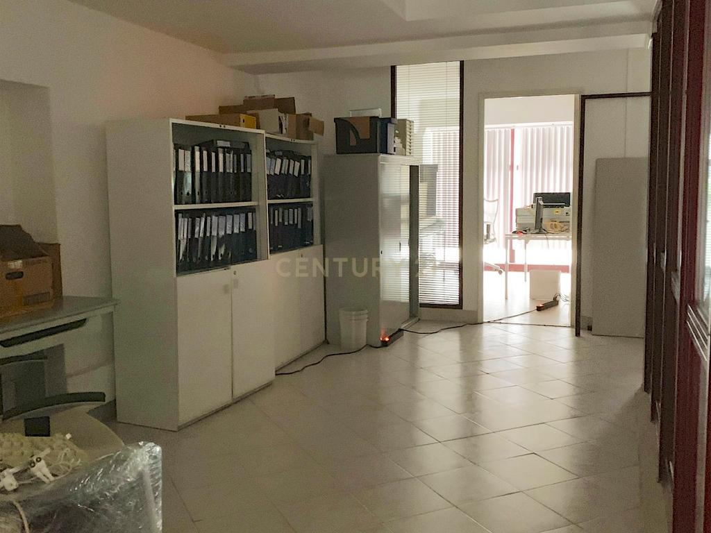 Loja Espaçosa no Lumiar, Lisboa - 190m² por 1990€ - Image 16