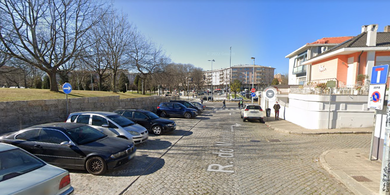 Moradia T2, Antas, à Praça Velasquez - Image 20