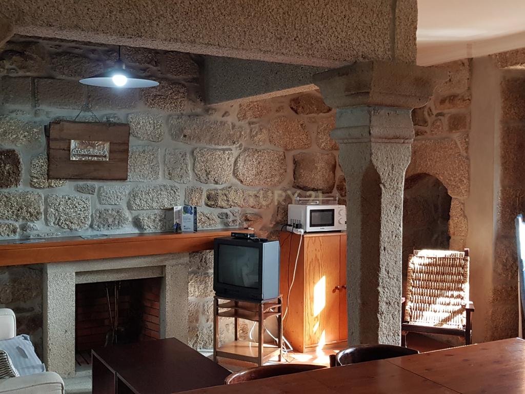 Imóvel com negócio em Montalegre. - Image 10