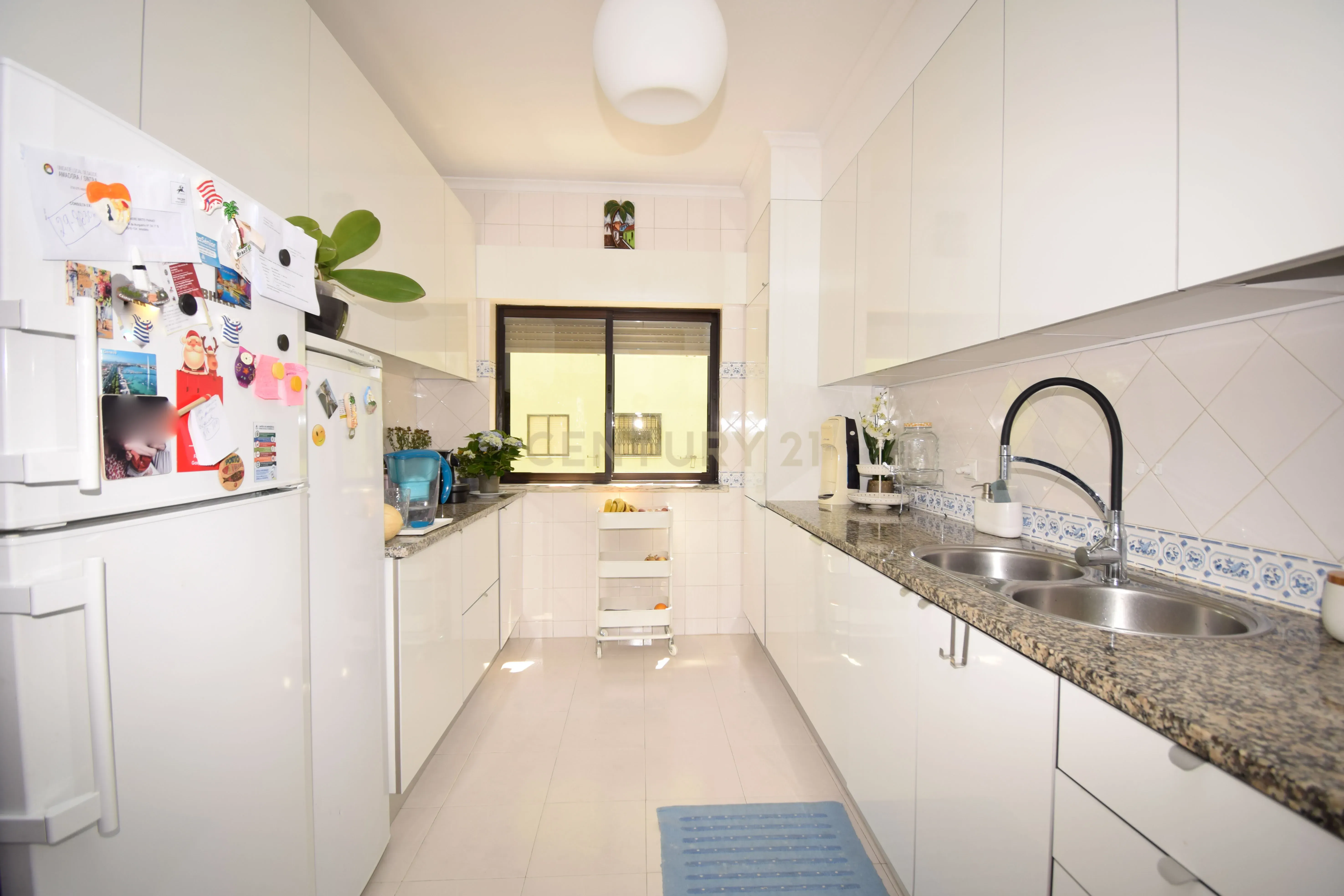 Apartamento T2 Luminoso em Alfragide Sul - Image 3