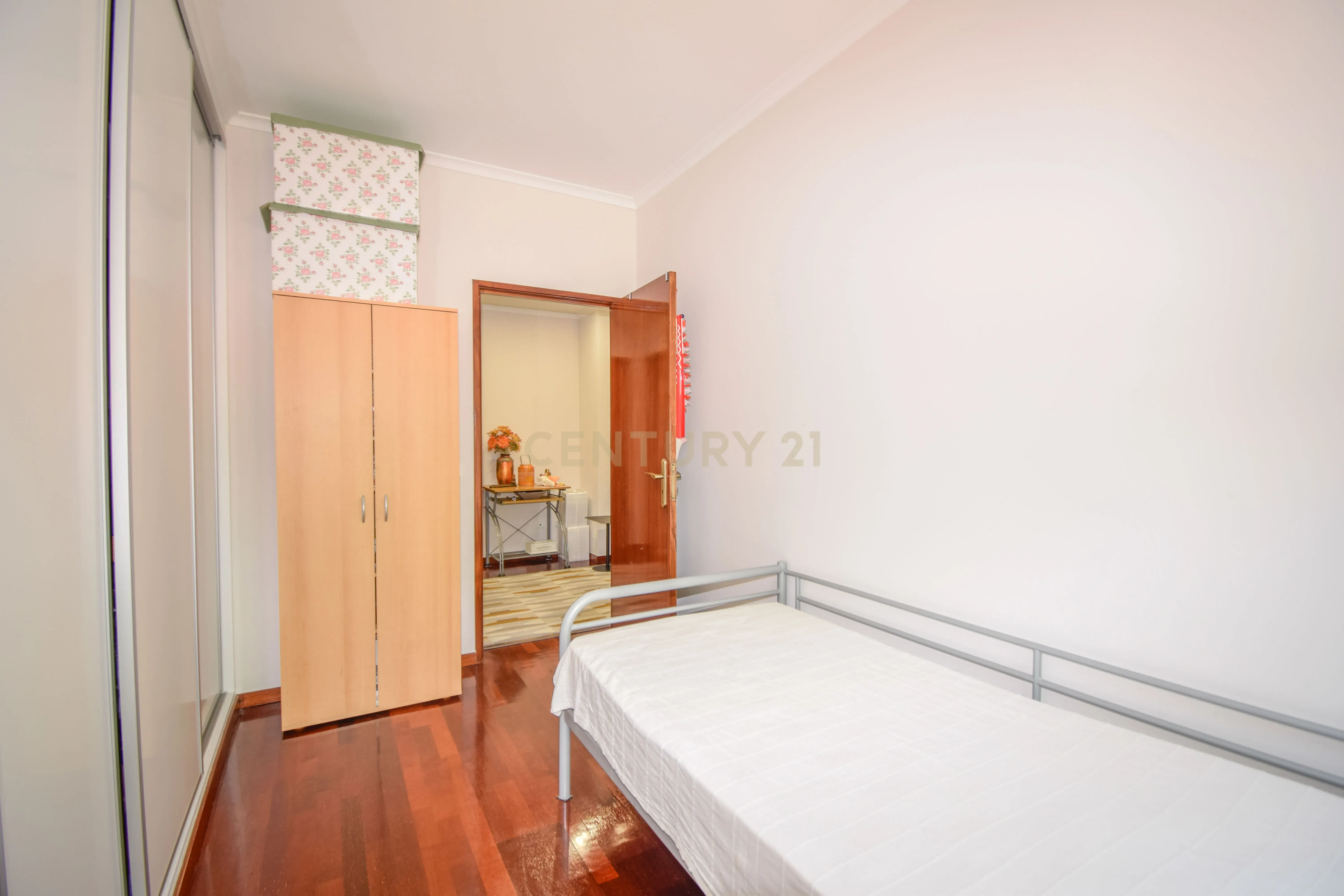 Apartamento T2 Luminoso em Alfragide Sul - Image 15