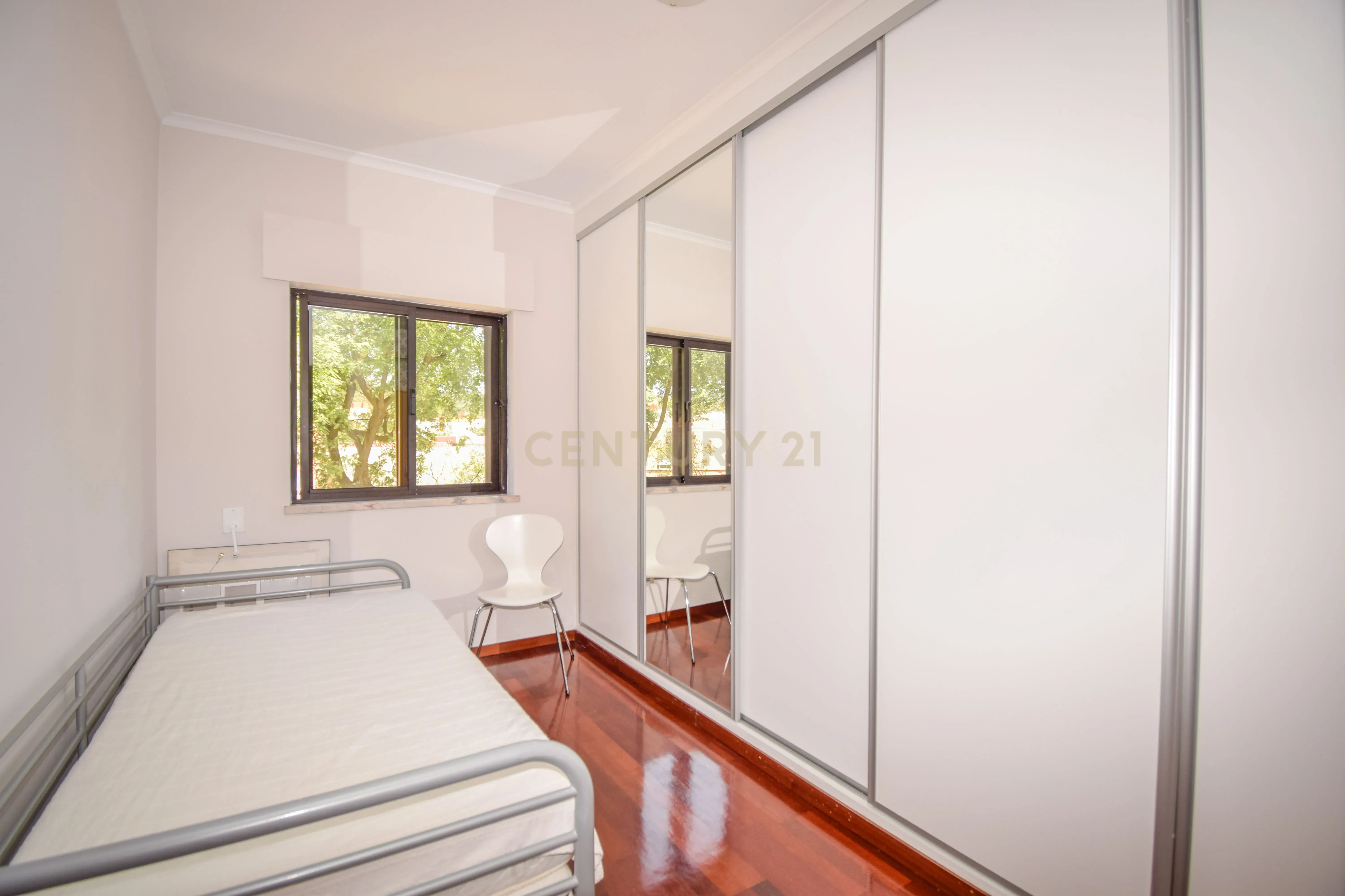 Apartamento T2 Luminoso em Alfragide Sul - Image 16
