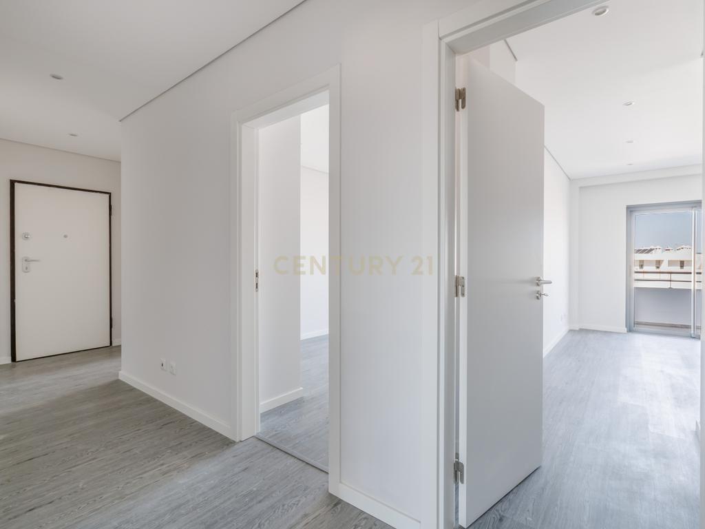Apartamento T3 Novo no Condomínio "Olhão Residences" com Piscina, Lugar de Garagem e arrecadação. - Image 3
