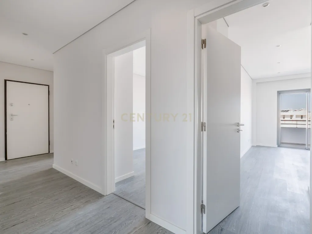 Apartamento T3 Novo no Condomínio "Olhão Residences" com Piscina, Lugar de Garagem e arrecadação. - Image 3