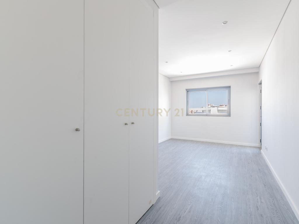 Apartamento T3 Novo no Condomínio "Olhão Residences" com Piscina, Lugar de Garagem e arrecadação. - Image 16