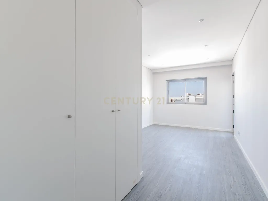 Apartamento T3 Novo no Condomínio "Olhão Residences" com Piscina, Lugar de Garagem e arrecadação. - Image 16