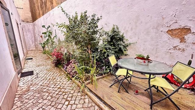 Arrendamento T1 com logradouro - Centro de Lisboa - Image 1