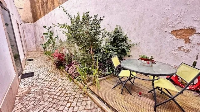 Arrendamento T1 com logradouro - Centro de Lisboa - Image 1
