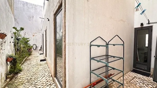 Arrendamento T1 com logradouro - Centro de Lisboa - Image 19