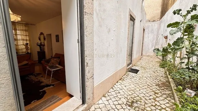 Arrendamento T1 com logradouro - Centro de Lisboa - Image 18