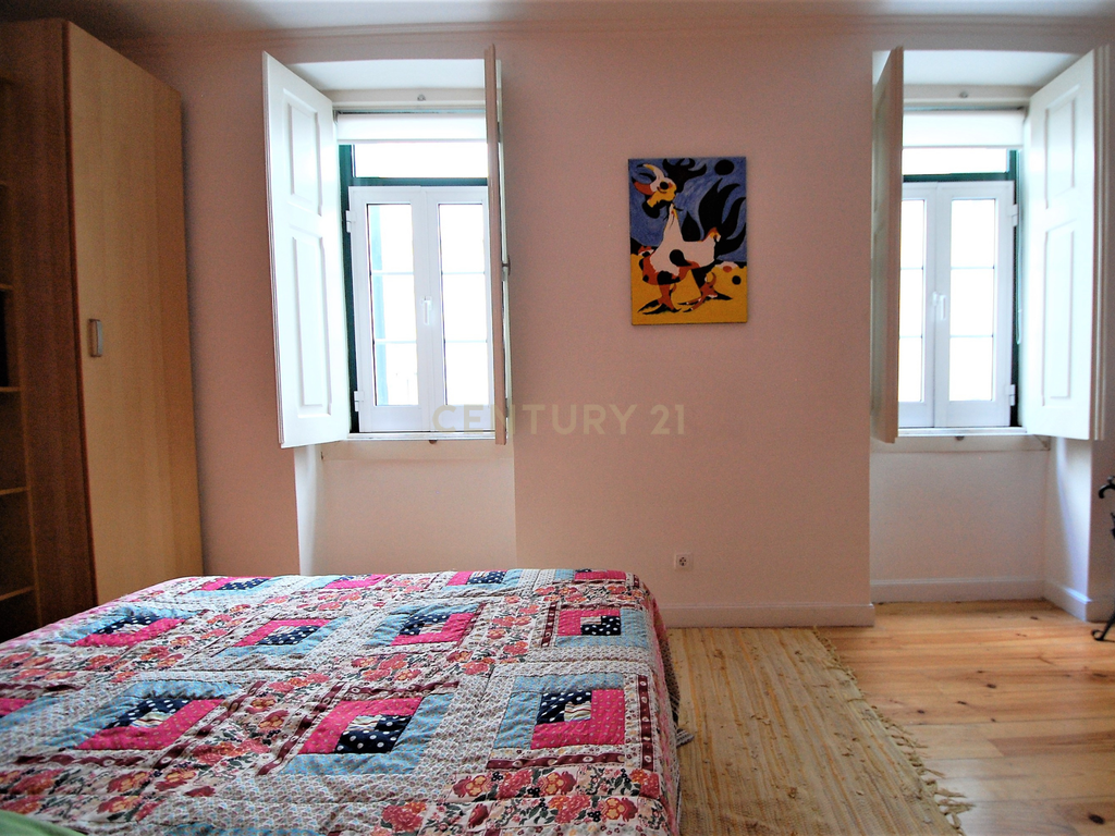 Apartamento T3 à venda na Rua Morais Soares, com lugar de parqueamento. - Image 18