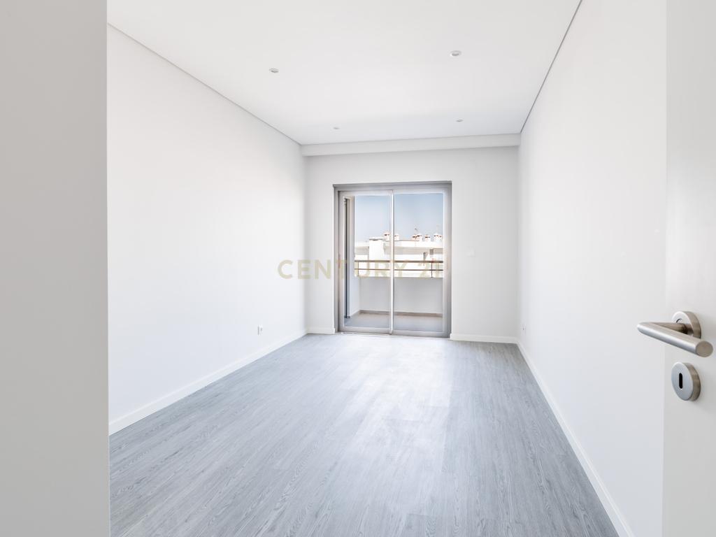 Apartamento T3 Novo no Condomínio "Olhão Residences" com Piscina, Lugar de Garagem e arrecadação. - Image 23
