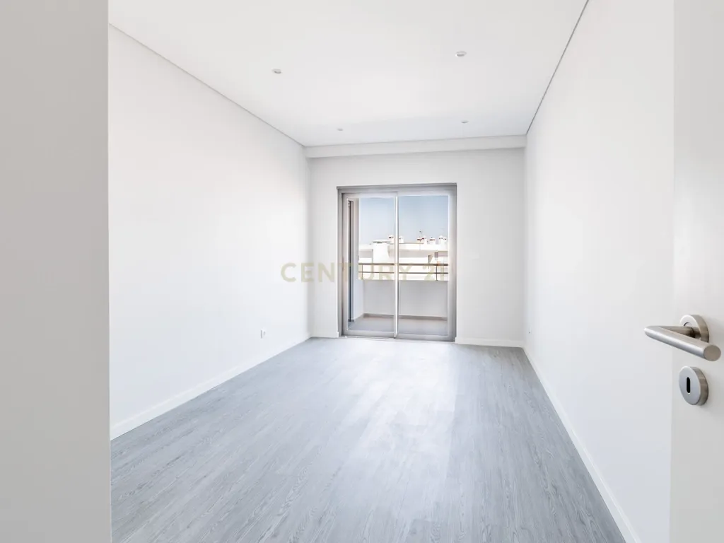 Apartamento T3 Novo no Condomínio "Olhão Residences" com Piscina, Lugar de Garagem e arrecadação. - Image 23
