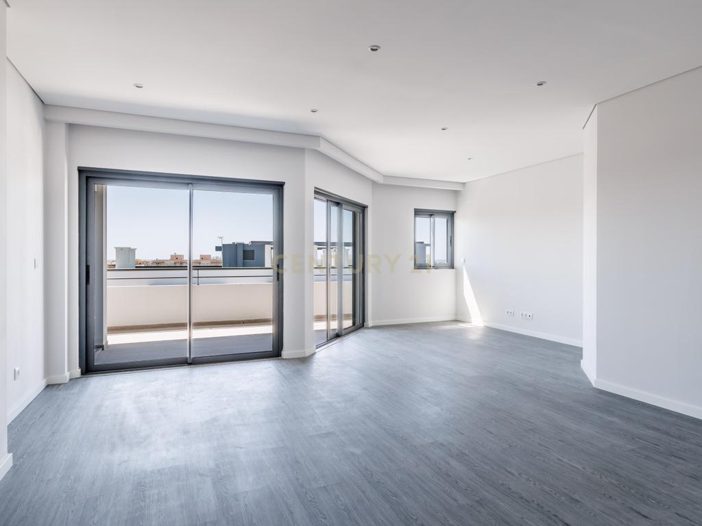 Apartamento T3 Novo no Condomínio "Olhão Residences" com Piscina, Lugar de Garagem e arrecadação. - Image 4