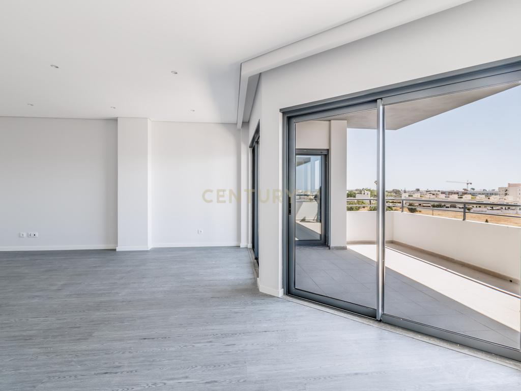 Apartamento T3 Novo no Condomínio "Olhão Residences" com Piscina, Lugar de Garagem e arrecadação. - Image 6