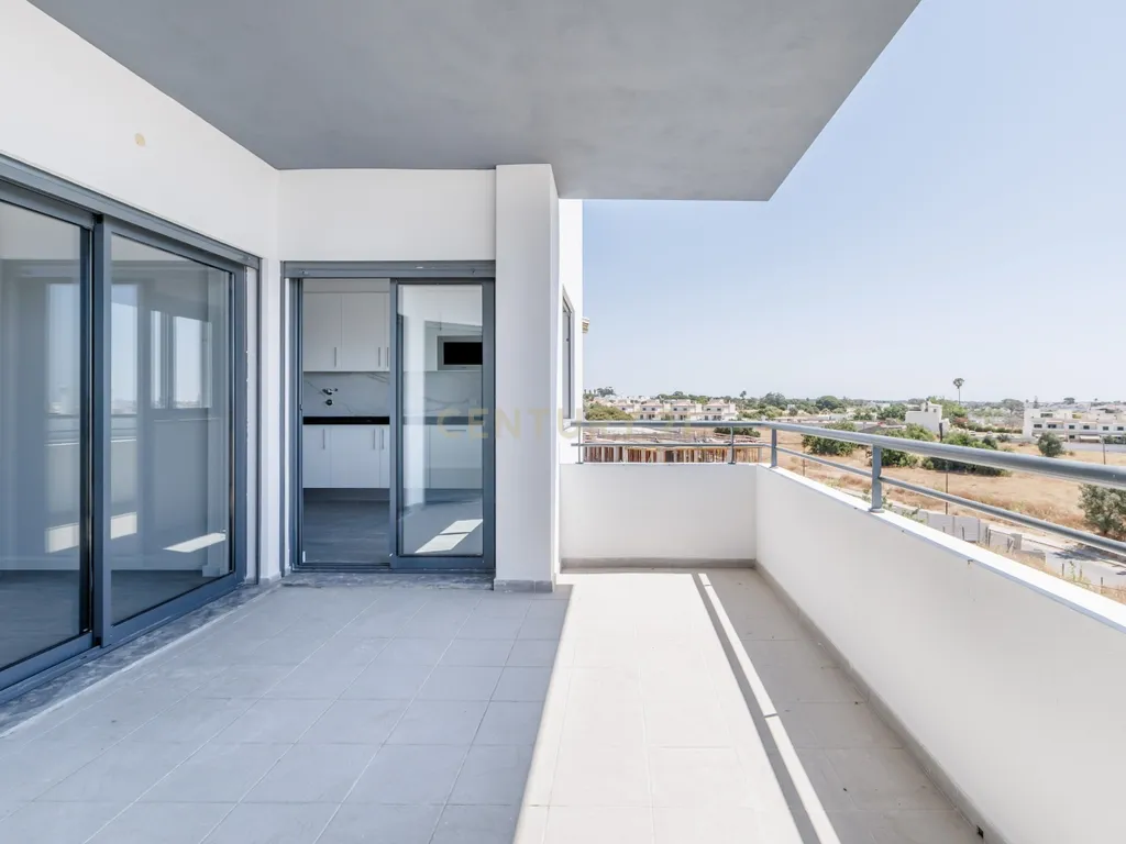 Apartamento T3 Novo no Condomínio "Olhão Residences" com Piscina, Lugar de Garagem e arrecadação. - Image 9