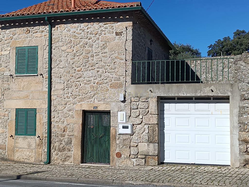 Excelente Moradia T3 São Miguel D acha, Castelo Branco - Image 1