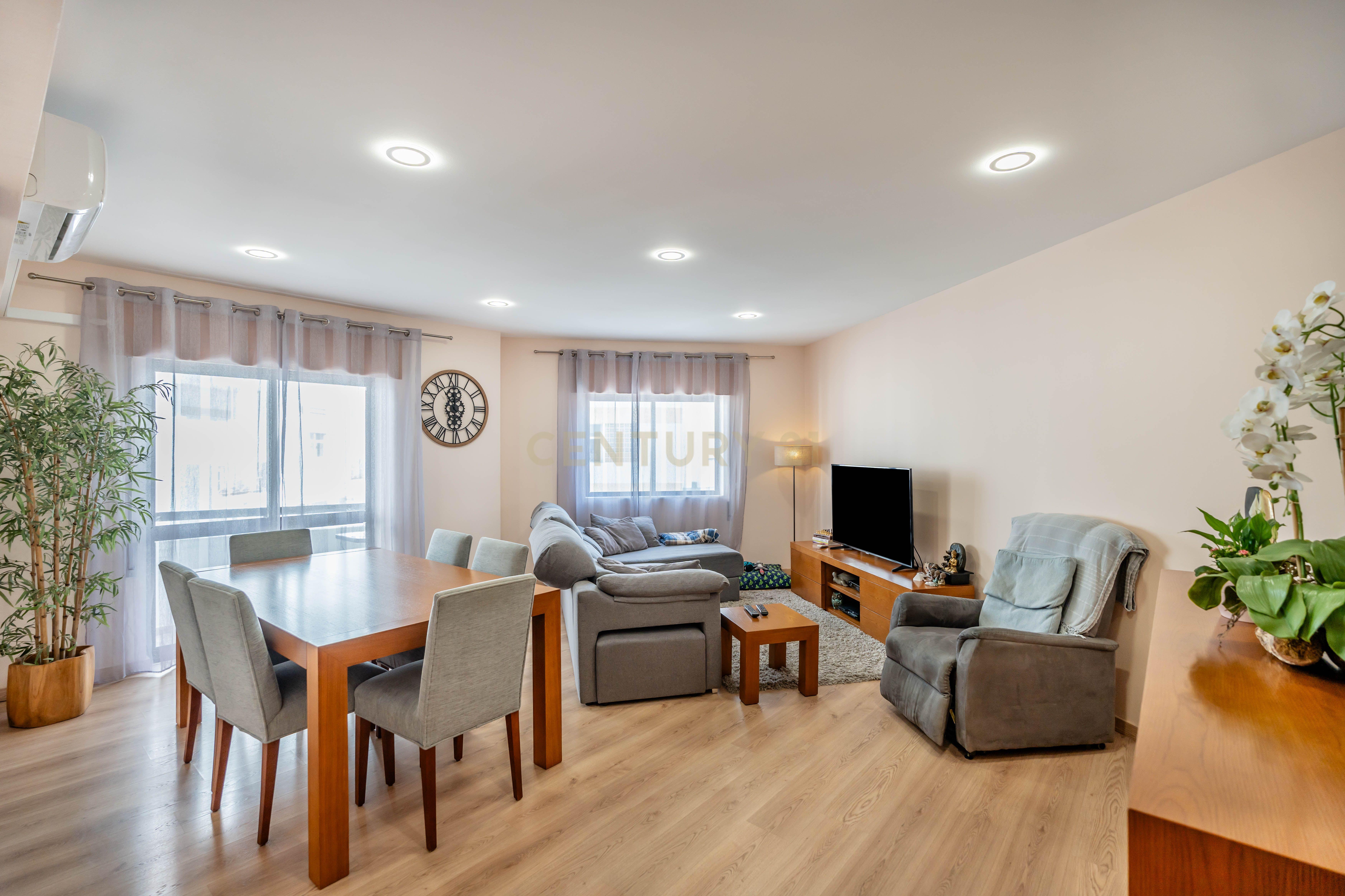 Apartamento T3 Renovado! - Image 1