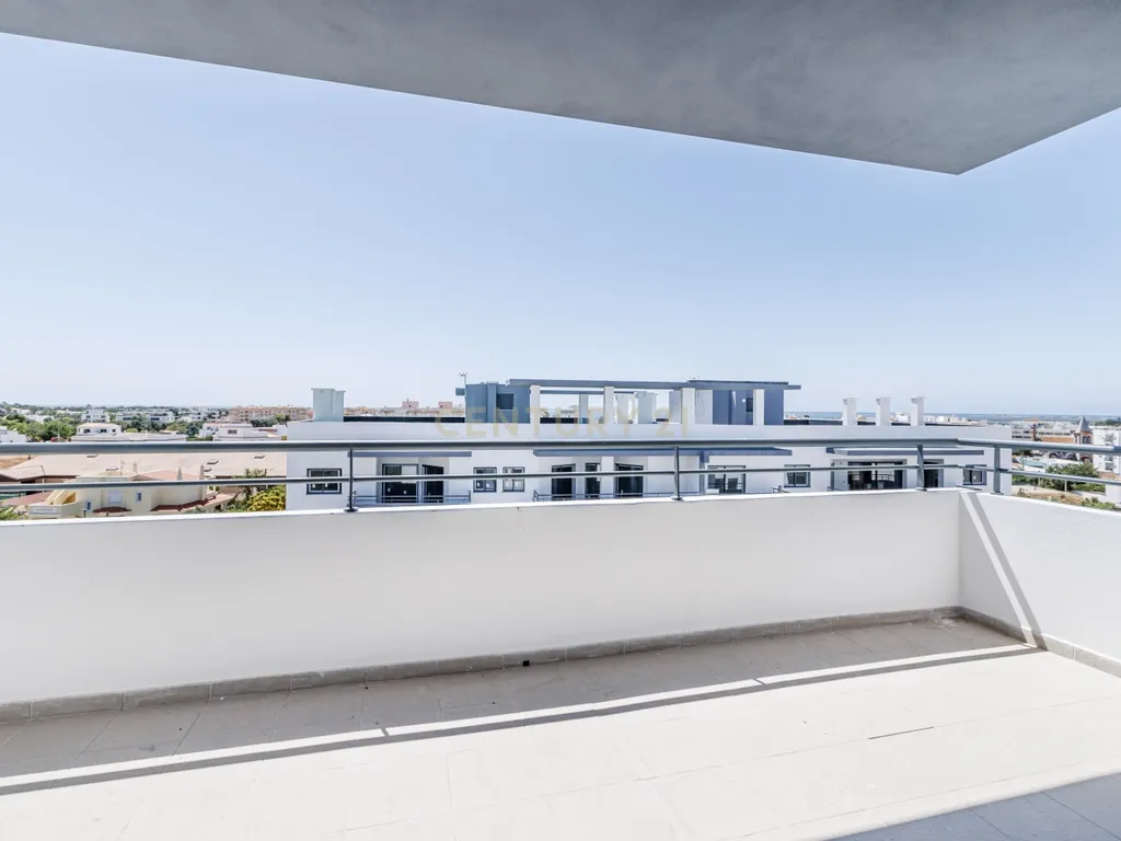 Apartamento T3 Novo no Condomínio "Olhão Residences" com Piscina, Lugar de Garagem e arrecadação. - Image 10