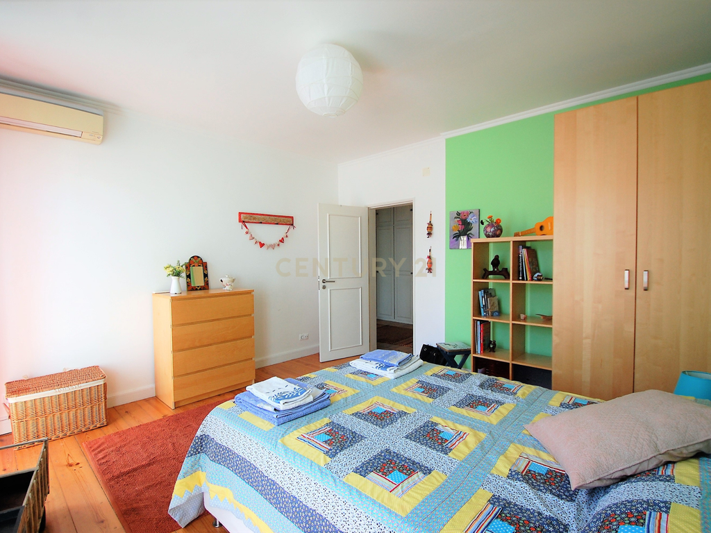 Apartamento T3 à venda na Rua Morais Soares, com lugar de parqueamento. - Image 16