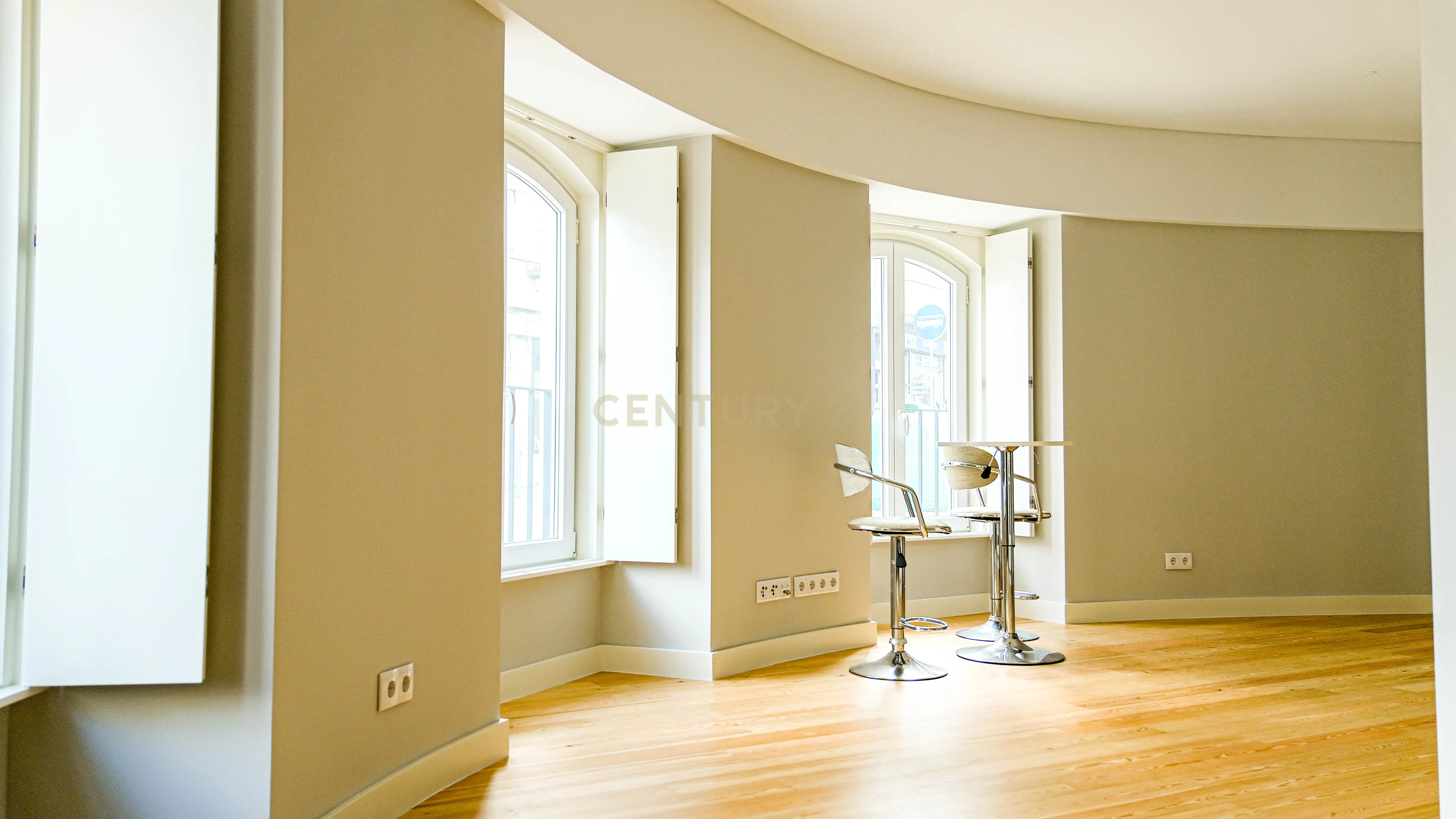 Apartamento T0 Novo em Campolide - Image 1