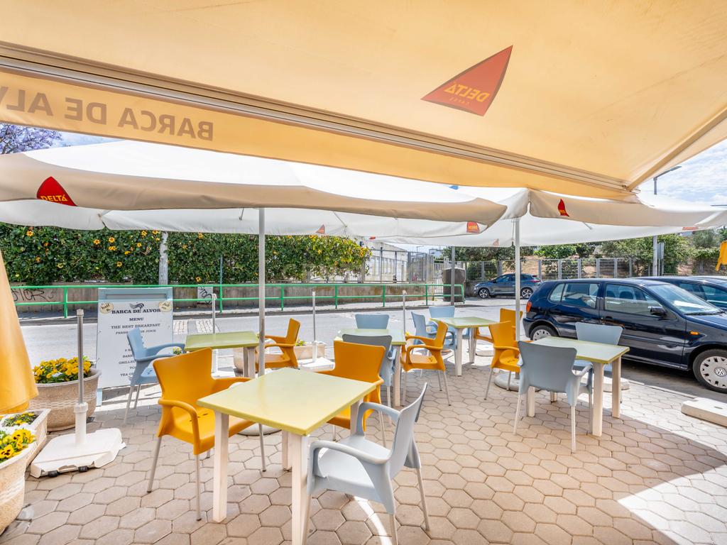Snack Bar em Alvor para Venda - Excelente Oportunidade de Negócio - Image 1