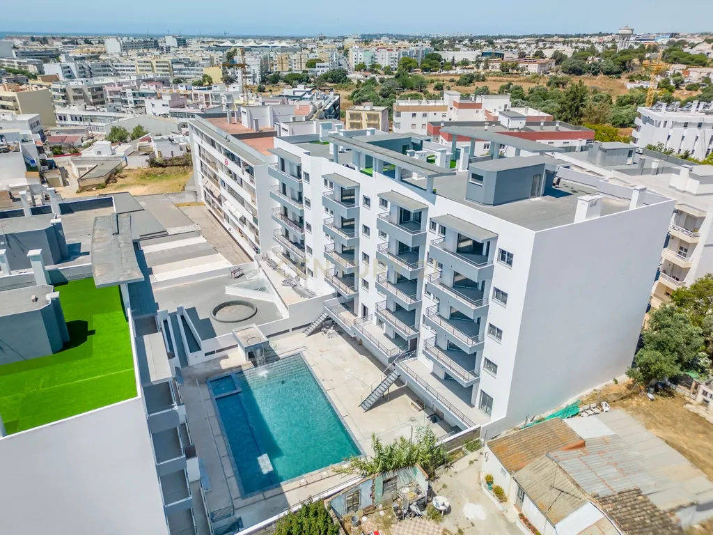 Apartamento T3 Novo no Condomínio "Olhão Residences" com Piscina, Lugar de Garagem e arrecadação. - Image 1