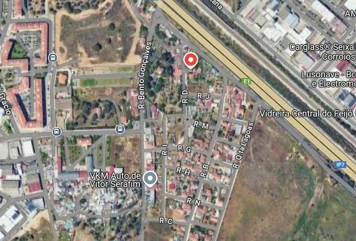 Terreno rústico com Moradias e armazém em Santa Marta de Corroios . - Image 7