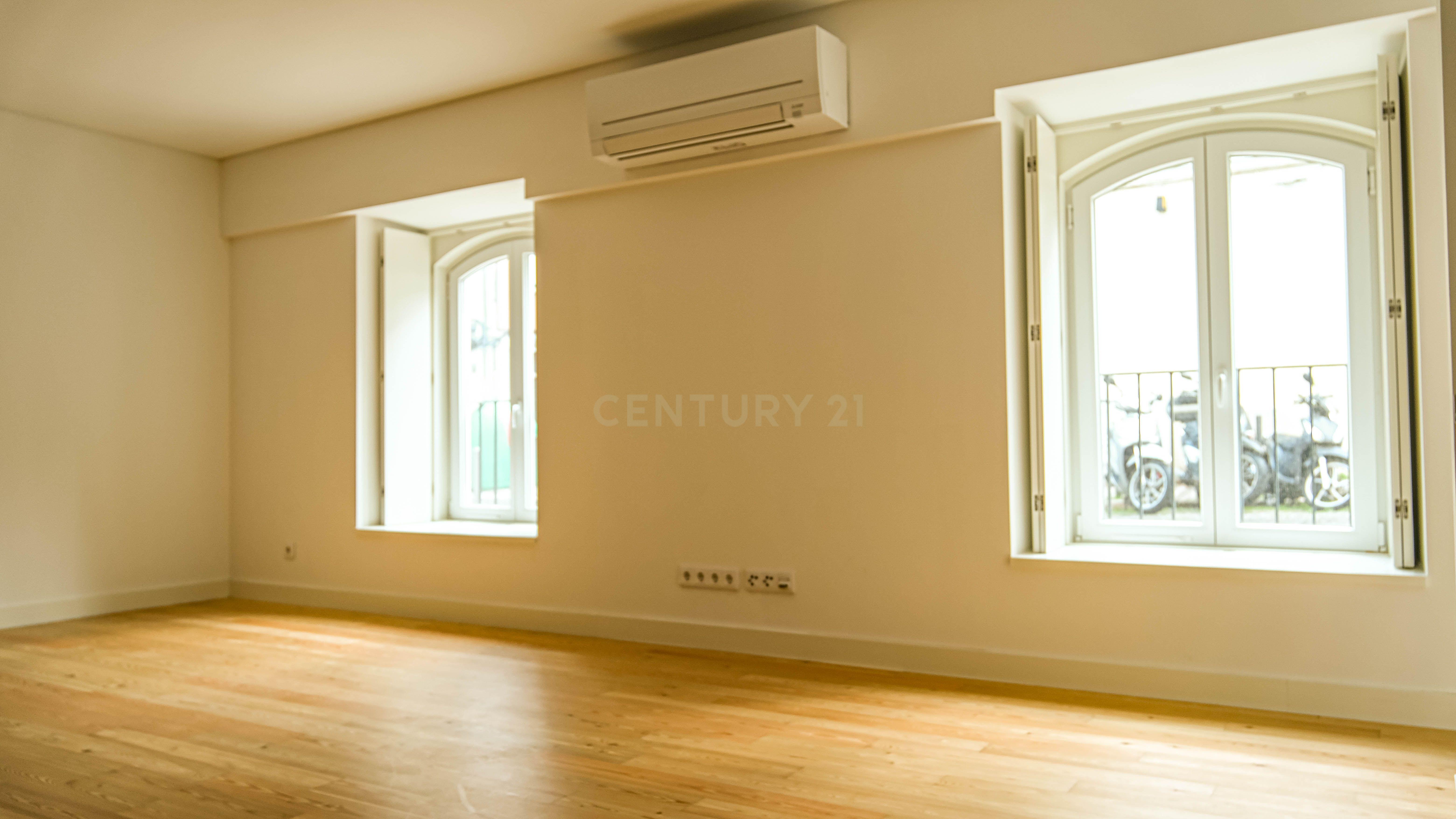 Apartamento T0 Novo em Campolide - Image 8