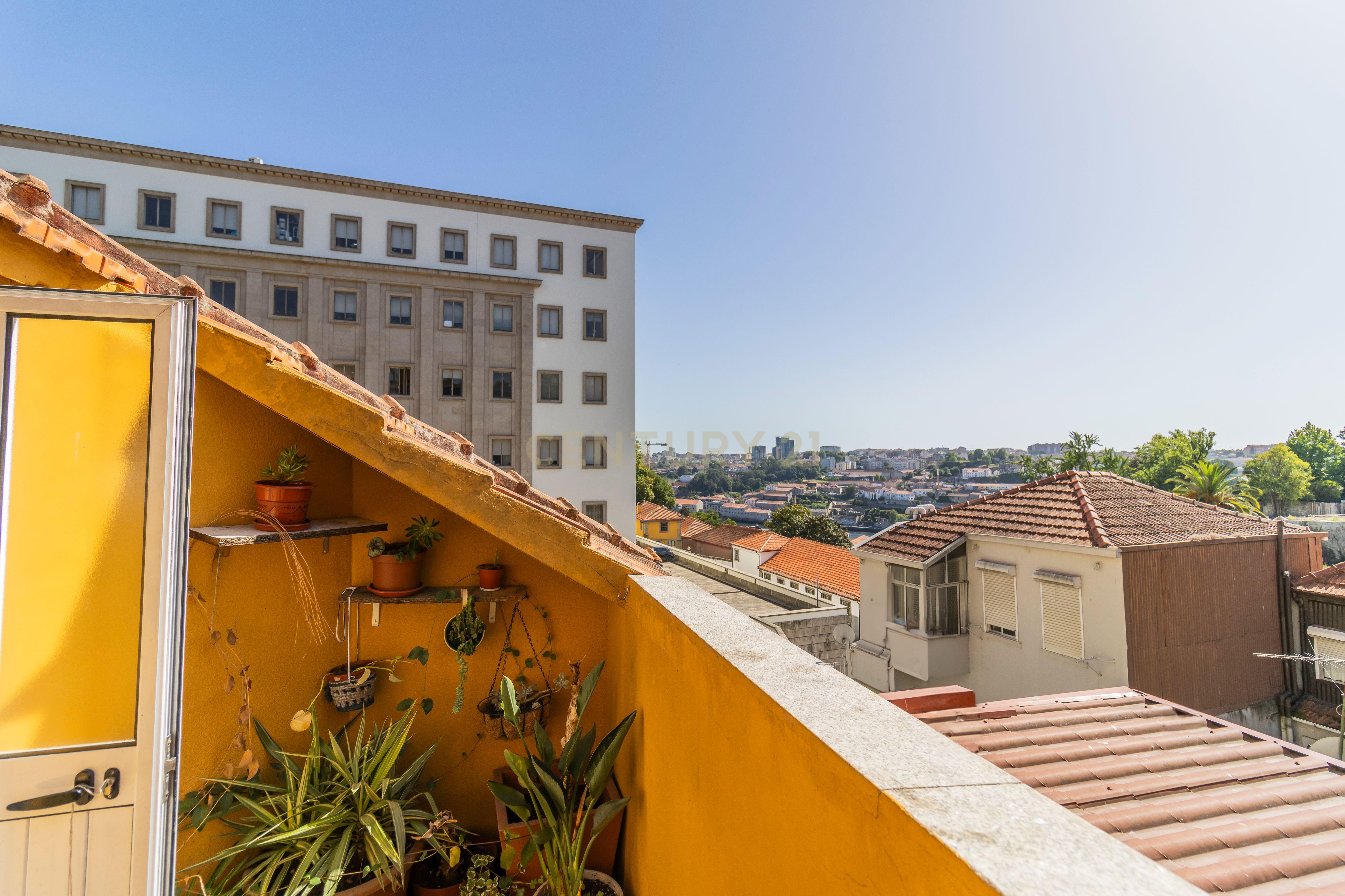 Dois prédios contíguos na Baixa do Porto -com licença AL - Image 2