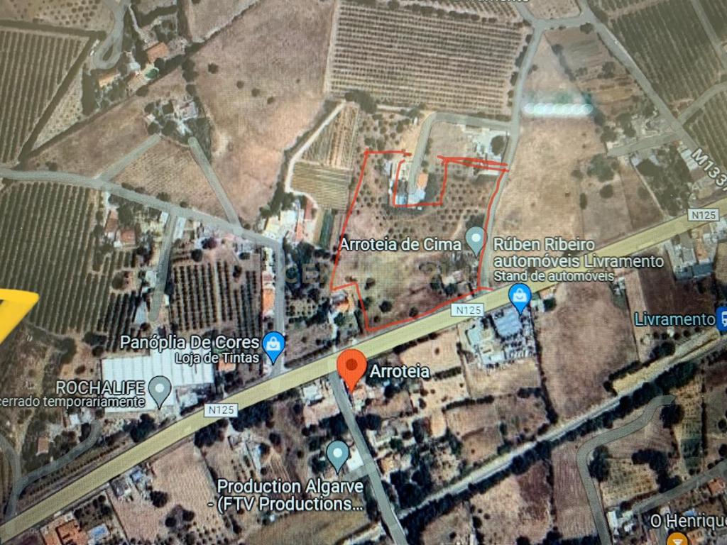 Excelente propriedade com terreno urbano em Luz de Tavira - Algarve - Image 1