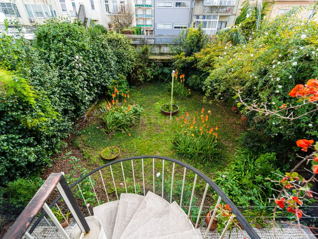 Moradia para venda c/ elevador, junto à Praça Velasquez, Porto - Image 18