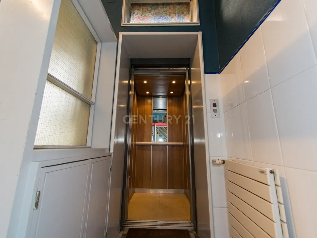 Moradia para venda c/ elevador, junto à Praça Velasquez, Porto - Image 19