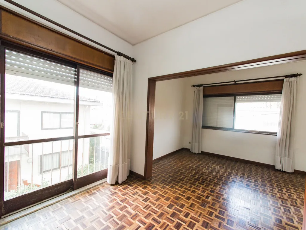 Moradia para venda c/ elevador, junto à Praça Velasquez, Porto - Image 7