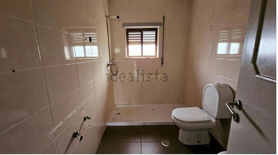 Moradia T3 unifamiliar e armazém em Tagilde e Vizela - Image 9