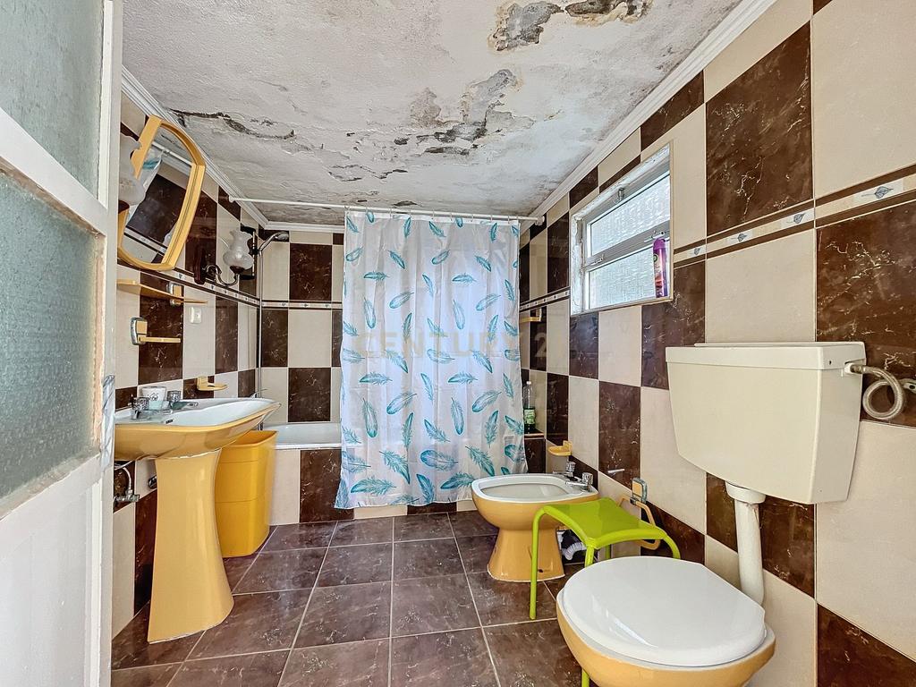 Casa T3 com espaço para Arrumos nos Fundos - Image 13