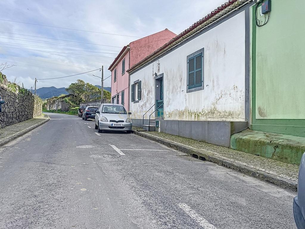 Casa T3 com espaço para Arrumos nos Fundos - Image 3