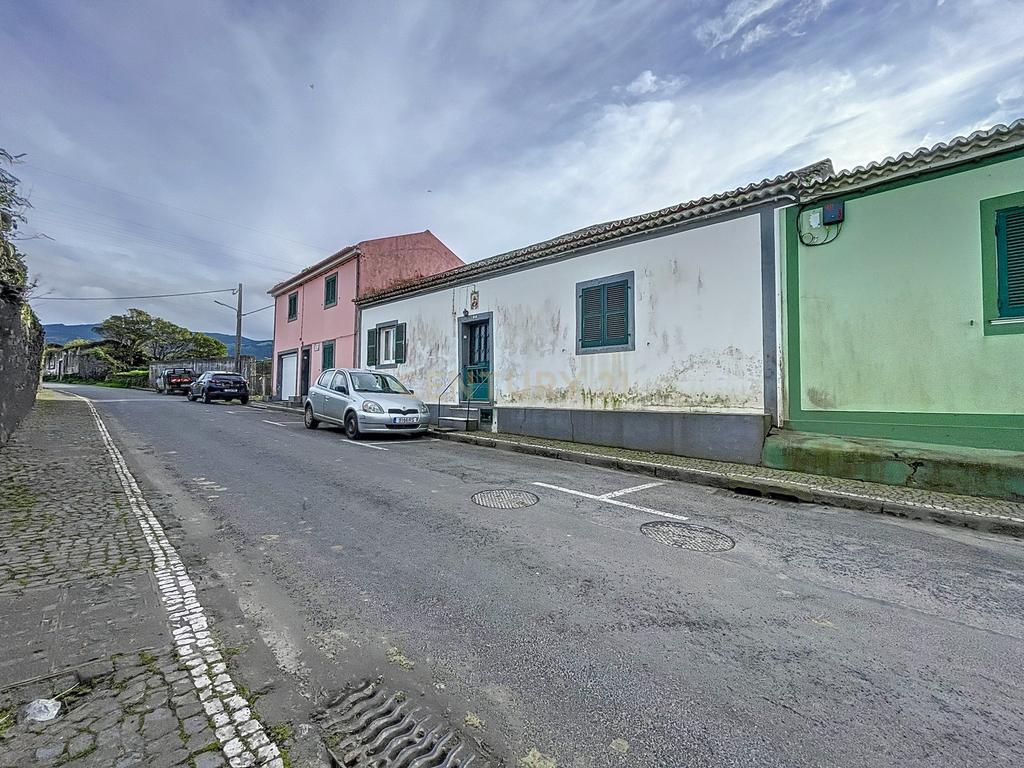 Casa T3 com espaço para Arrumos nos Fundos - Image 2