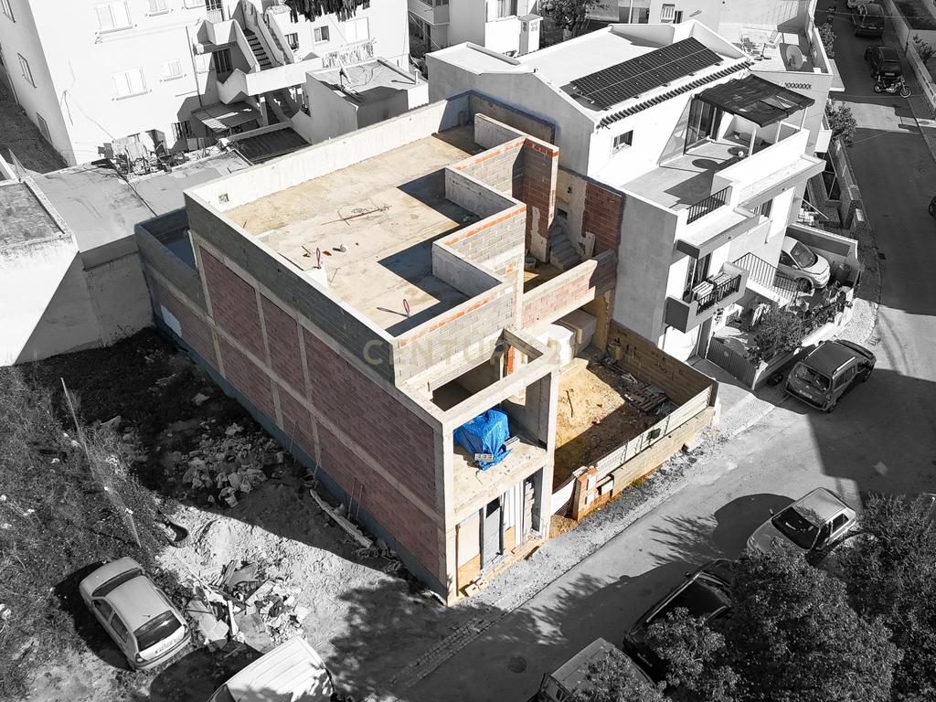 Terreno com Moradia T3+1 em Construção em Portimão - Image 22
