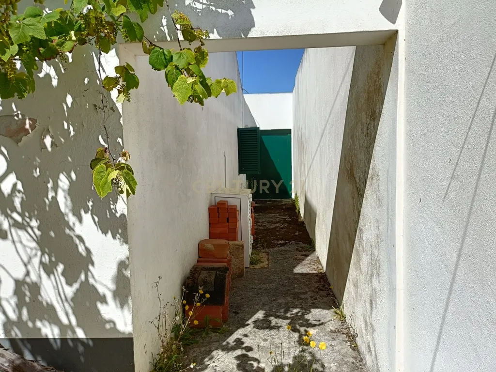 Reservado - Casa de Praia com vista lateral para o mar, com 2 garagens box, logradouro de boas dimensões, 3 quartos, a uma curta distância da praia paradisíaca de Vale Furado - Image 30