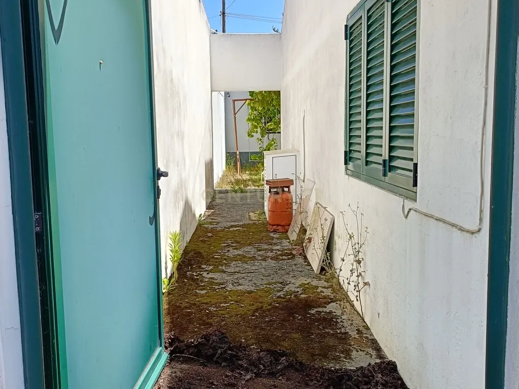 Reservado - Casa de Praia com vista lateral para o mar, com 2 garagens box, logradouro de boas dimensões, 3 quartos, a uma curta distância da praia paradisíaca de Vale Furado - Image 32