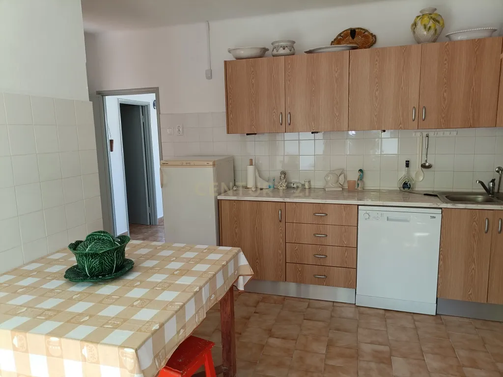 Reservado - Casa de Praia com vista lateral para o mar, com 2 garagens box, logradouro de boas dimensões, 3 quartos, a uma curta distância da praia paradisíaca de Vale Furado - Image 13
