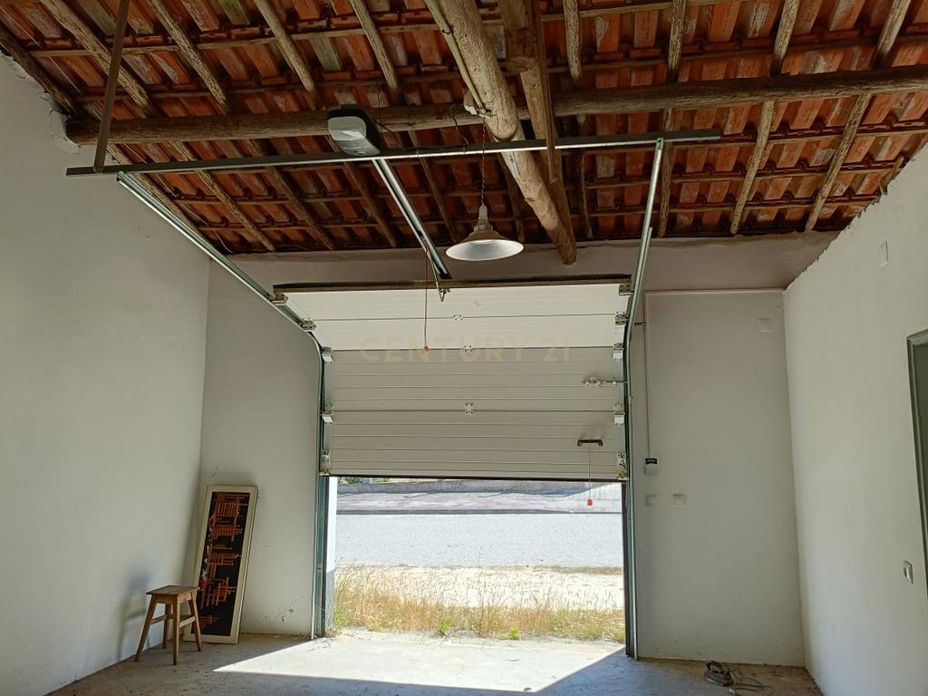 Reservado - Casa de Praia com vista lateral para o mar, com 2 garagens box, logradouro de boas dimensões, 3 quartos, a uma curta distância da praia paradisíaca de Vale Furado - Image 35