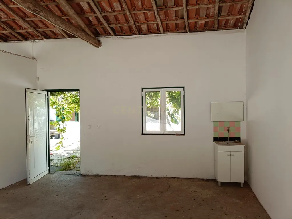 Reservado - Casa de Praia com vista lateral para o mar, com 2 garagens box, logradouro de boas dimensões, 3 quartos, a uma curta distância da praia paradisíaca de Vale Furado - Image 34