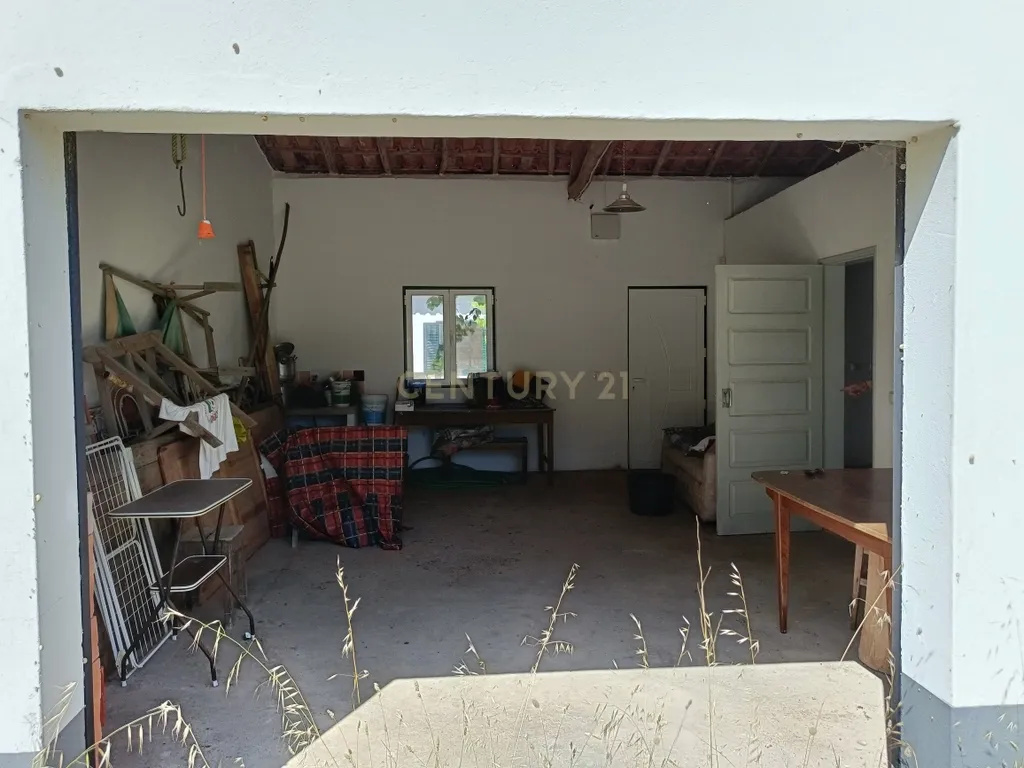 Reservado - Casa de Praia com vista lateral para o mar, com 2 garagens box, logradouro de boas dimensões, 3 quartos, a uma curta distância da praia paradisíaca de Vale Furado - Image 38