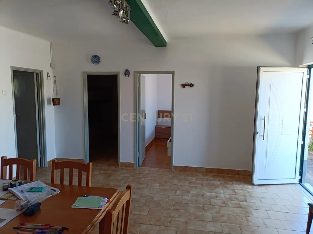 Reservado - Casa de Praia com vista lateral para o mar, com 2 garagens box, logradouro de boas dimensões, 3 quartos, a uma curta distância da praia paradisíaca de Vale Furado - Image 10