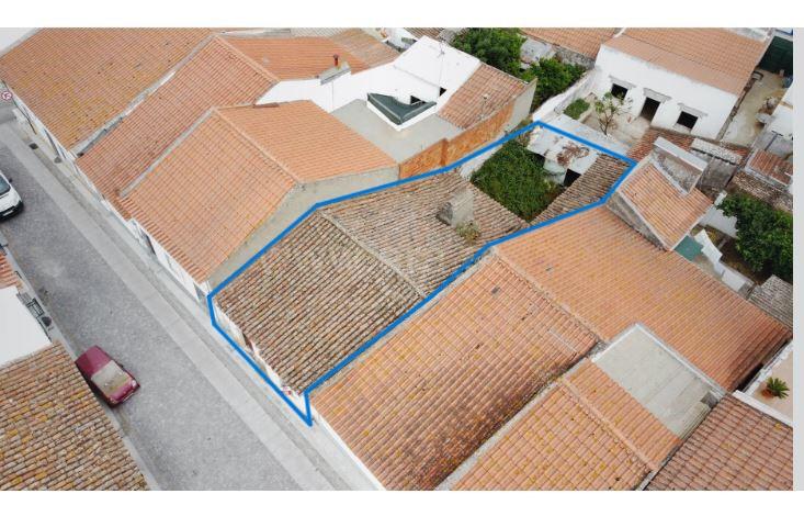 Moradia com quintal para remodelação em Viana do Alentejo - Image 3