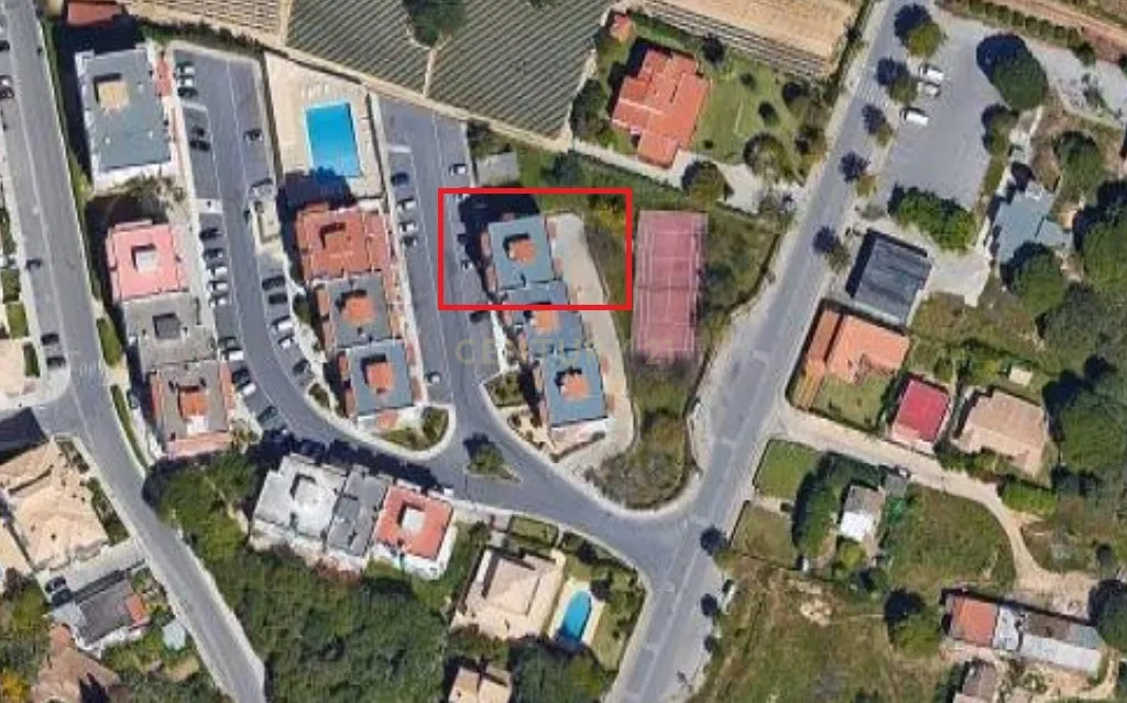 🏠 Oportunidade Única: Garagem de 168m² no Centro da Vila dos Olhos de Água, Albufeira! - Image 12