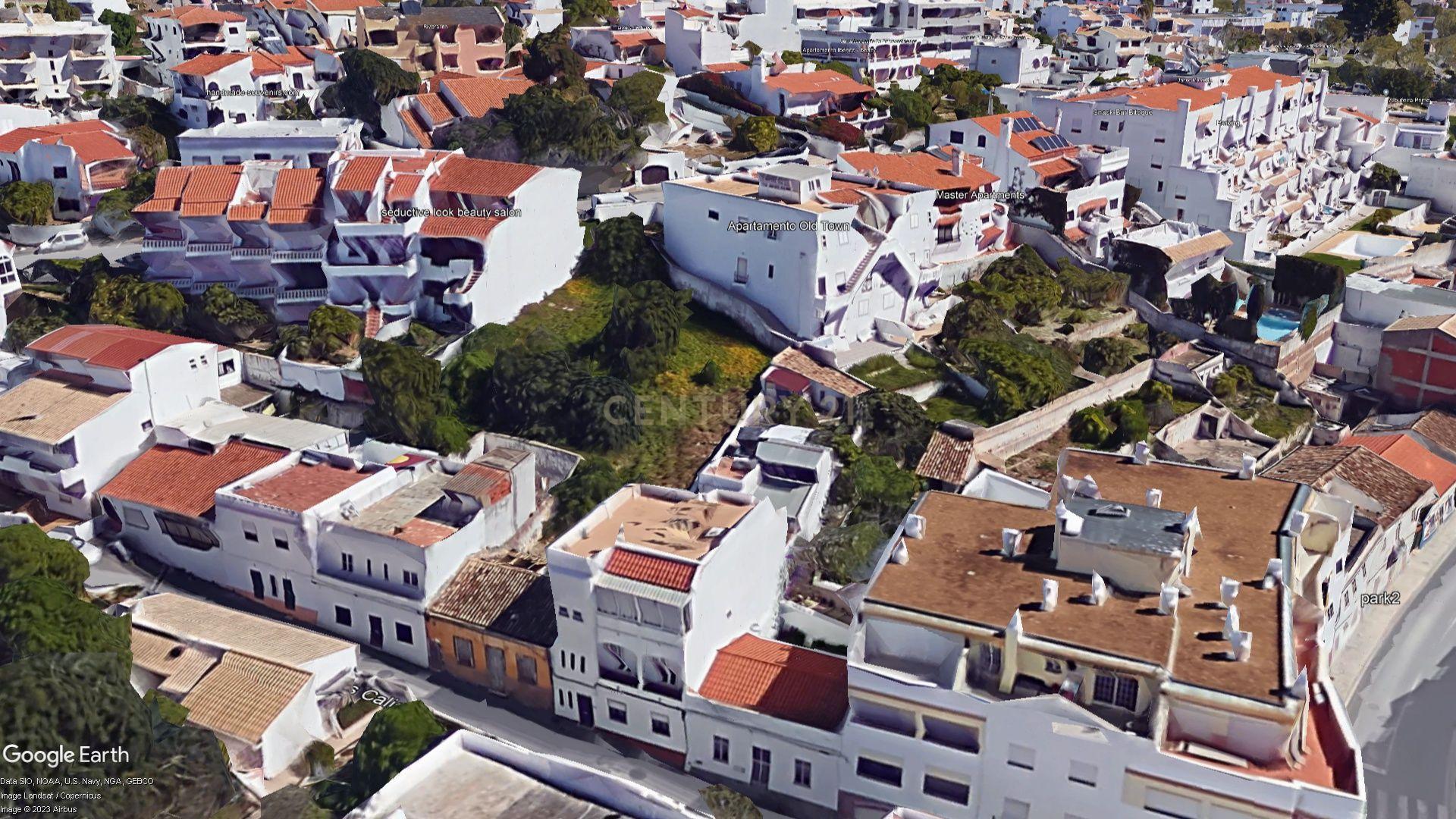 Vista mar terreno urbano com ruina - Image 1